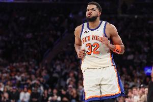 内外开花！唐斯半场9中5砍全队最高15分外加5板3助 三分5中3