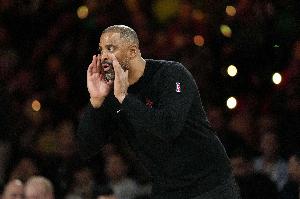 乌度卡：我们很多球员就是站在原地 既不抢篮板也不及时回防