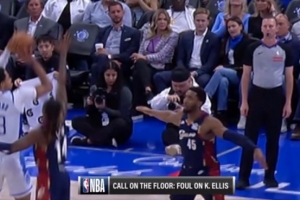 亏！埃利斯封盖被吹犯规&骑士挑战成功 埃利斯激动吃T 霍华德三分