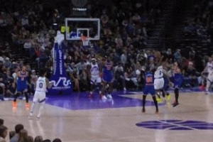 极限操作！科利尔弧顶躲过两人夹击轰进压哨三分球