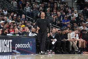 解说：火箭外线没有三分威胁牵制 空间问题又一次导致失利