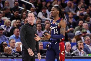 埃利斯：魔术倾向于冲筐 一开始我们让他们上篮有点太容易了