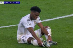 琼阿梅尼争顶落地时受伤，短暂治疗后回到场上