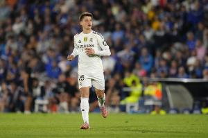 居莱尔本场数据：1次关键传球，8次对抗5次成功，获评6.9分