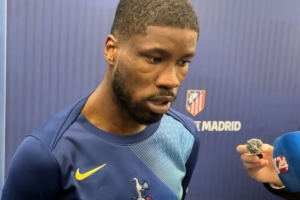 热刺后卫丹索谈金斯基：尊重主帅换人决定，相信他一定会走出来的