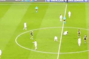 赛后维蒂尼亚找恩佐聊天被其一把推开，维蒂尼亚持续沟通解释