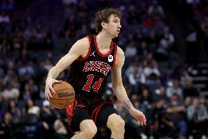 正负值-25最低！布泽利斯19中7拿到22分6板 三分11中4