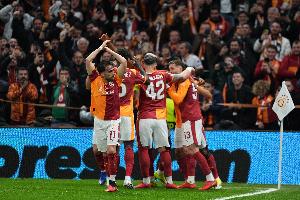 记者：如果欧冠淘汰利物浦，加拉塔萨雷球员将获得创纪录奖金