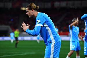 迈达纳谈抱拳作揖方式致谢球迷：这是我根据中国古典文化所学到的