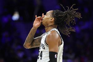 全民皆兵！马刺首节7人有得分进账&领先掘金12分 文班缺阵