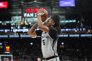 米奇：卡斯尔表现堪称现象级 全队命中率提升归功于战术执行&意识