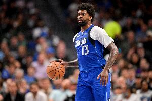 苦苦支撑！马绍尔首节4中4拿到10分 三分2中2