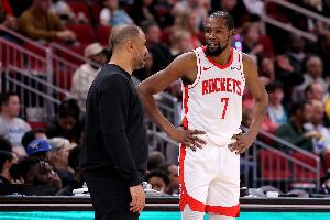 乌度卡：关键球布置本以为鹈鹕会换防 KD进不进只取决于他自己