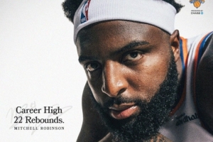 篮板痴汉！米切尔·罗宾逊抢下22个篮板生涯新高 其中9个前场篮板