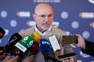 记者：欧美杯被取消后，西班牙足协正在寻找3月的友谊赛对手