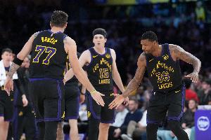 斯玛特：我们必须做好各自应该做的事情 命中投篮 每场都拼尽全力