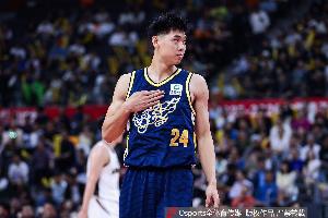 媒体人：崔永熙还不是太敢做动作 膝伤对他的横移速动有一些影响