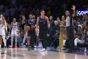 这球怎么看？热火落后4分拉松发球被吹5秒违例 斯波场边直接气炸