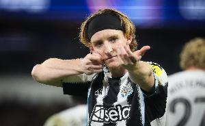 戈登：切尔西是盯人战术，所以我们知道有机会从他们身后撕开缺口