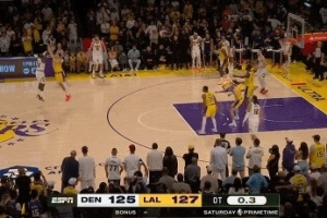 实在太难了！小哈达威接球超远绝杀三分球不中