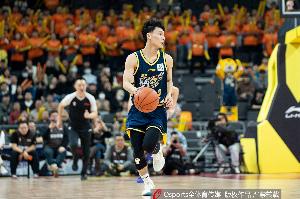 手感去哪了？徐杰半场三分球4中0未得分 仅拿1板1断&正负值-13