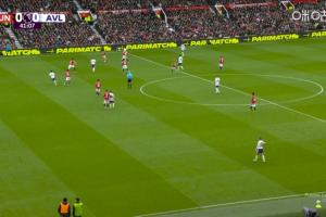 沃特金斯越位位置获得单刀被直接吹停，他仍将球踢走，吃到黄牌