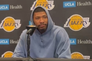 斯玛特：这是季后赛级别的对决 提前经历这种考验对我们很有帮助