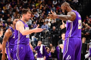 詹姆斯谈东契奇绝杀球：来自一位划时代球员的关键一投