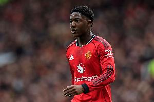 梅努21岁前代表曼联52次英超首发，同期英格兰球员中仅次鲁尼64场