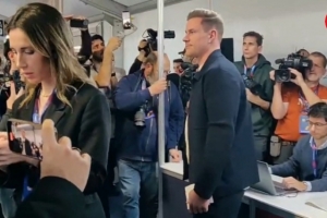 每体：特尔施特根未参加选民名册更新，因此无法行使投票权