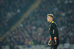 记者：因腹股沟轻微受伤，切尔西门将约恩森未入选大名单