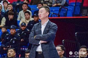 媒体人：青岛客场惜败上海 全队拼劲可嘉虽败犹荣 战斗青岛队！