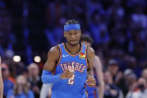 迈克·马龙谈亚历山大：他为关键时刻而生 他一次次把球队扛肩上