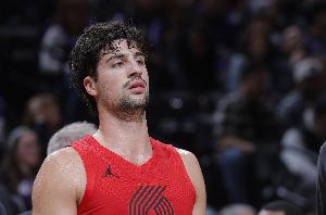 把锅背好！阿夫迪亚19中7&三分12投仅2中 还有7失误！