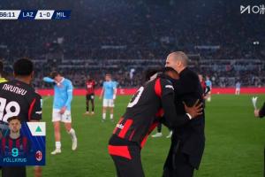 闹脾气！莱奥表现低迷第66分钟被换下，囧叔想拥抱但被推开了