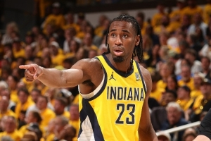 手感滚烫！内史密斯三分再中 一节半8中7独得24分&三分6中5