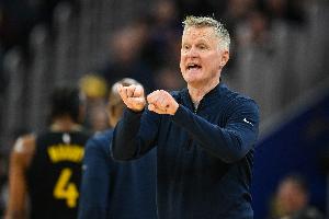 面包：科尔发短信说他想出了一些杀手锏战术 会让我们疲于奔命