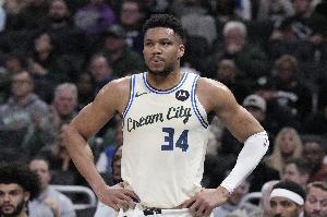 字母哥：受伤后我感觉无大碍想重返赛场 但他们说不值得冒险