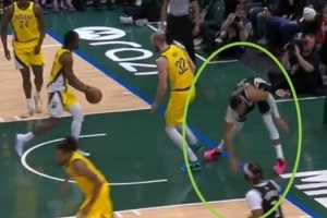 张佳玮：字母哥越来越像另一个34号 上了年纪就开始零碎地受伤