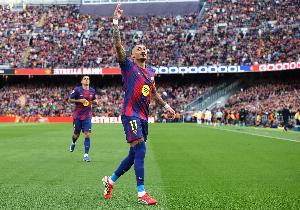 拉菲尼亚：勺子点球？我会不断改变主罚方式 亲吻队徽？我爱巴萨