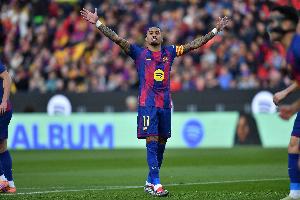 拉菲尼亚上演职业生涯第3次帽子戏法，此前2次也都代表巴萨