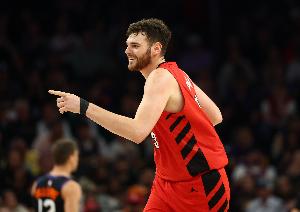 两双如喝水！克林根半场两双&最终拿下14分11板2助 5前场板