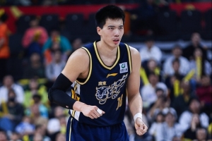 焦泊乔：我们很好地执行了教练赛前的布置 防守一直在线&非常强硬
