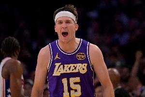 手感不佳但防守积极！里夫斯18中5&三分8中0 得15分5助4断