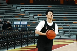 上一场32投5中！广东男篮官方抖音晒球队加练三分视频