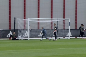 球迷号：备战亚特兰大，诺伊尔和乌尔比希均参加了拜仁今日训练