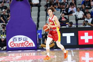 媒体人：在目前全世界这个篮球领域里 不应该总是出现长期集训