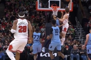 实战扣将！布泽利斯反击接吉迪分球 起飞平筐完成单臂隔扣