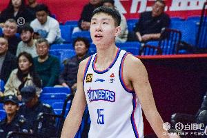 铁人啊！郑昊燃打满全场40分钟 5记三分球拿下15分5板1助