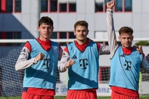 记者：对阵亚特兰大，16岁中卫帕维奇首次入选拜仁一线队名单